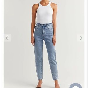 DISSH NWOT Mari Mom Light Blue Wash Denim Jean